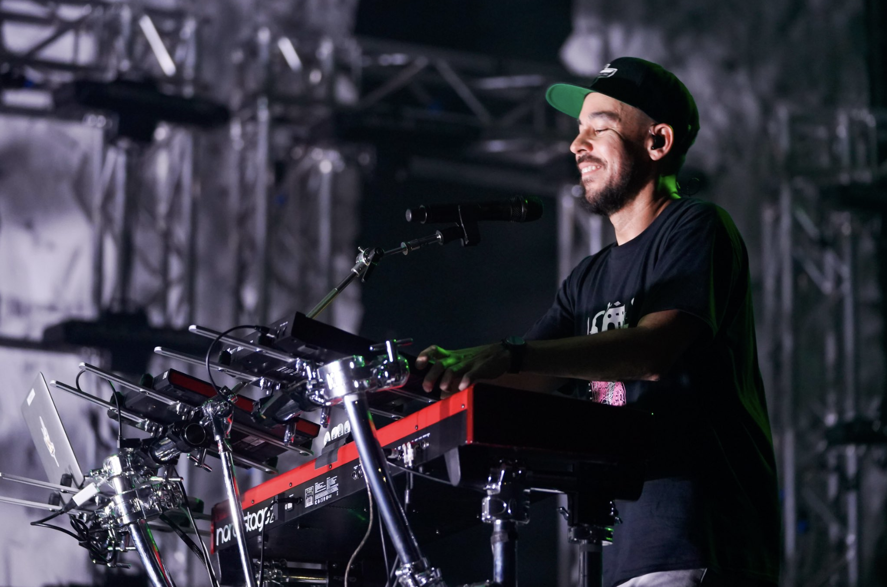 Майк Шинода линкин парк. Mike Shinoda 2007. Mike Shinoda 2003. Майк Шинода 2018.