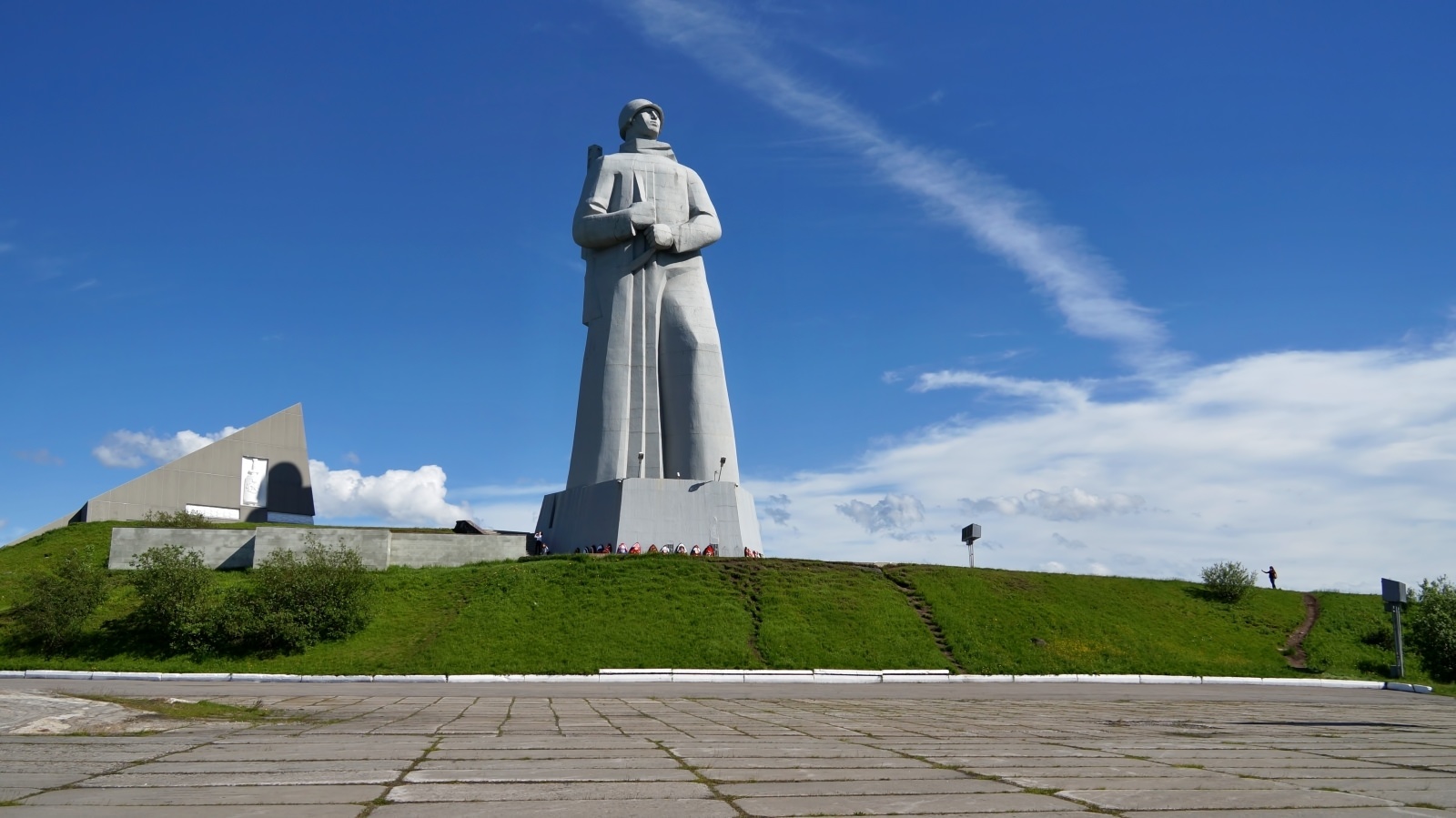 Памятник алеша в мурманске рисунок