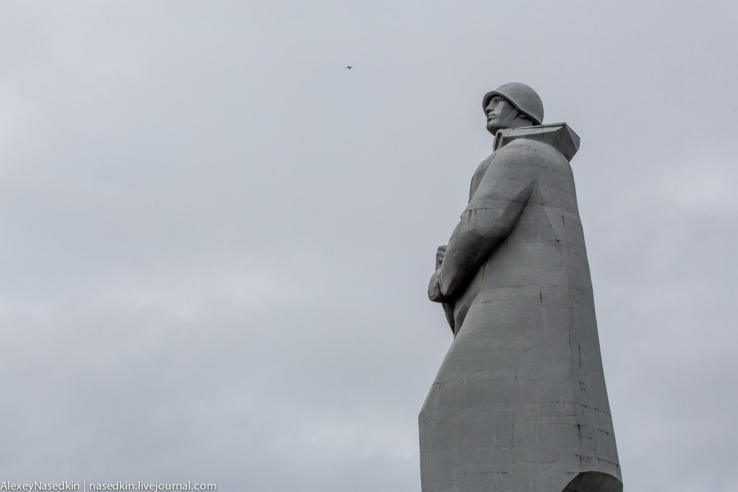 Памятник алеша в мурманске рисунок