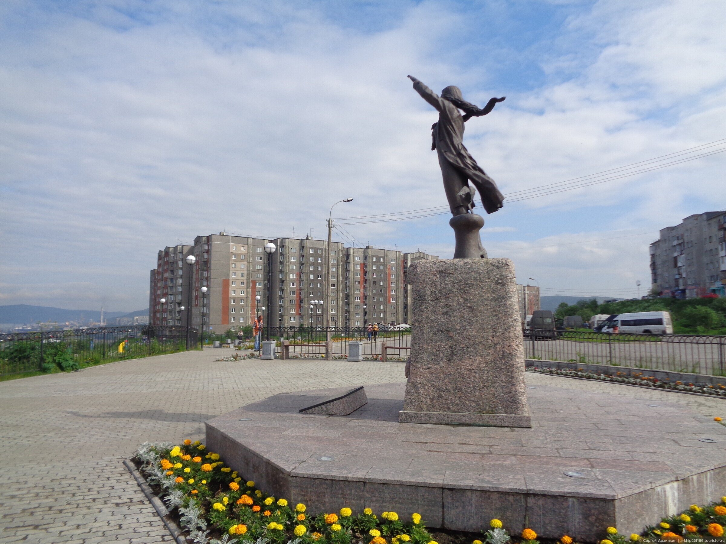 Мурманск памятники фото. Мурманск город герой. Мурманск город герой памятники. Город герой Мурманск Обелиск. Памятник Алеше в Мурманске.