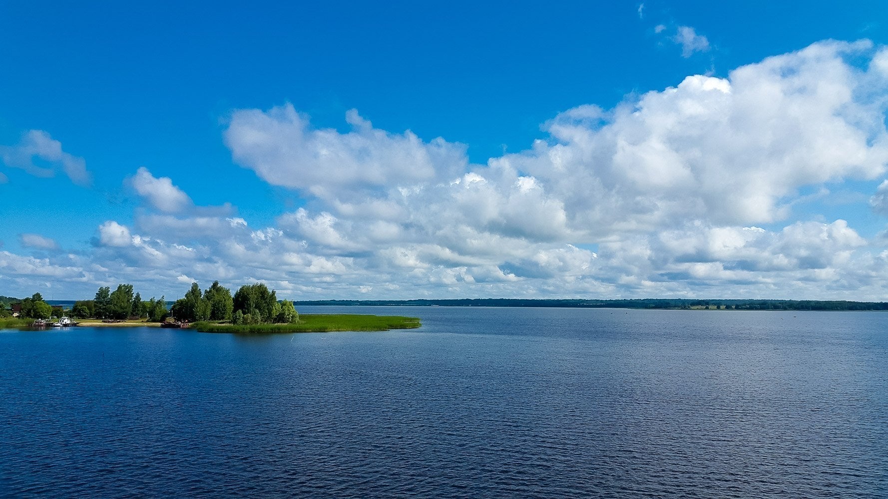 Тихая вода качество. Река Волга Поволжье. Великие реки России Волга. Великая река Волга. Река Волга Матушка Русь.