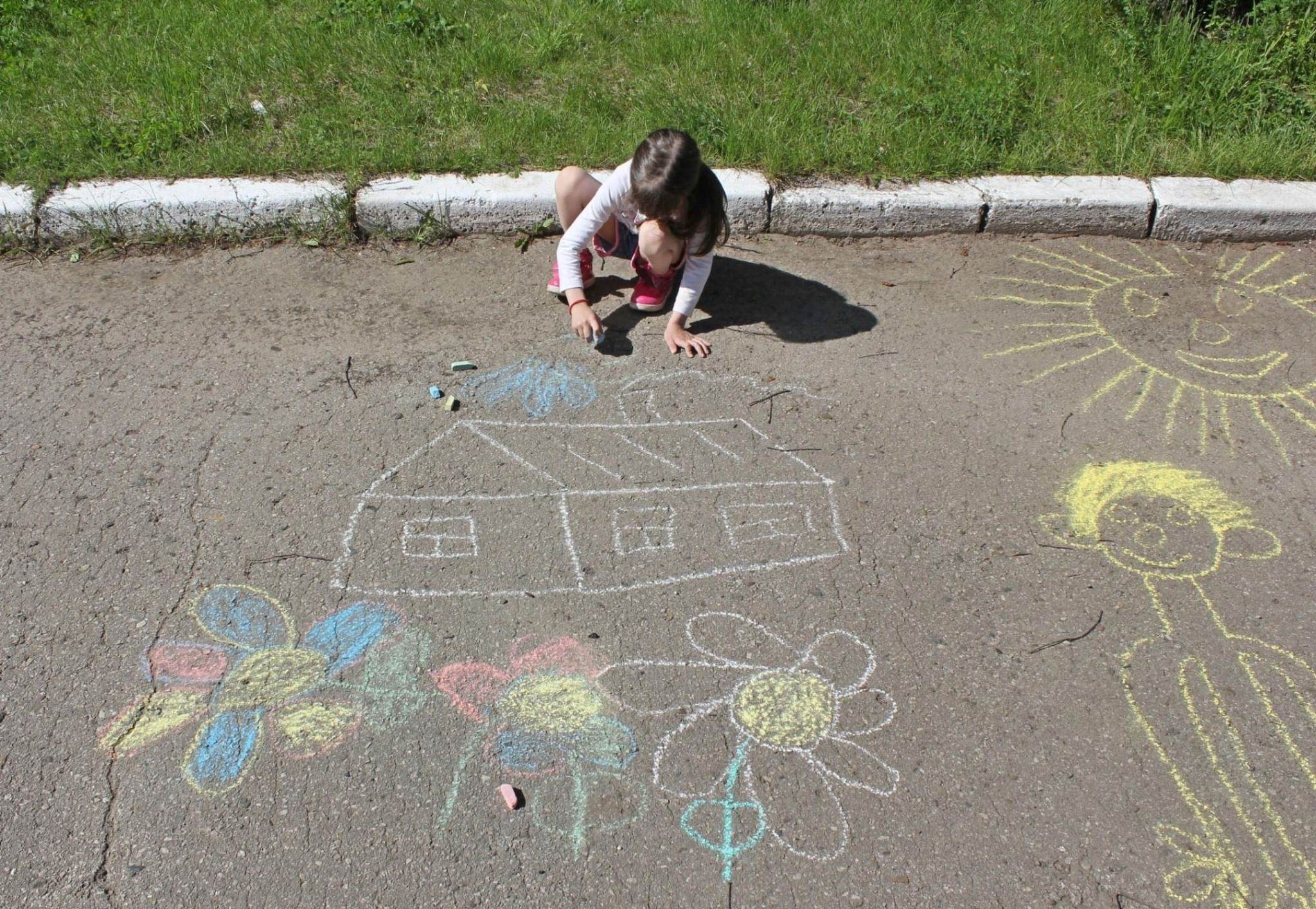 Рисунок на асфальте мелками в детском саду конкурс