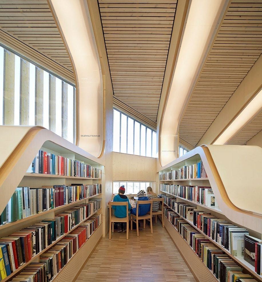 Modern library. Культурный центр Норвегии — библиотека Веннесла. Современная библиотека в Веннесле (Vennesla), Норвегия.. Интерьер современной библиотеки. Школьная библиотека.