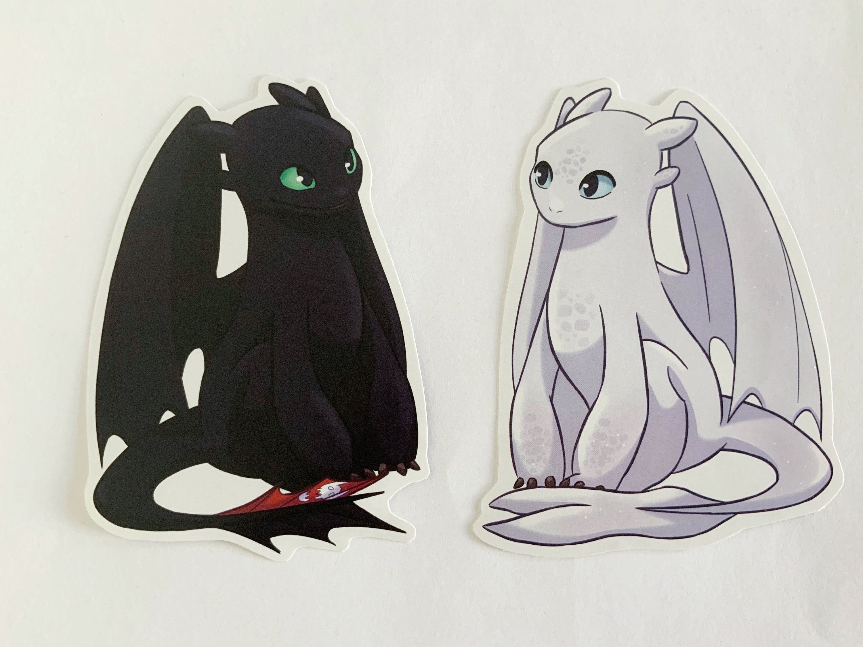 Фурия и беззубик рисунок. Light Fury x Toothless покемоны. Night Fury and Light Fury Чиби. Light Fury хуманизация. Дневная фурия.