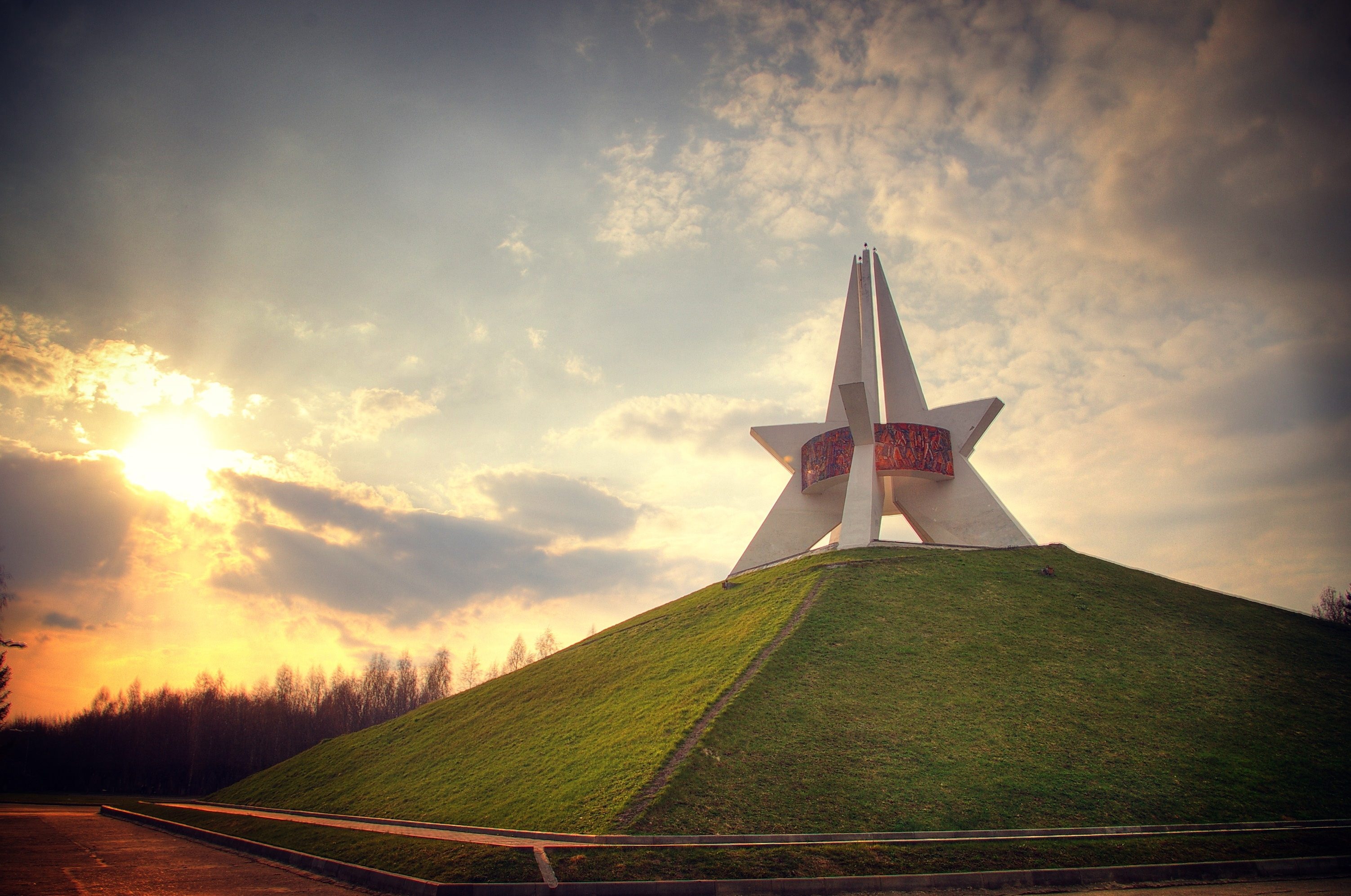 Картинка курган бессмертия брянск