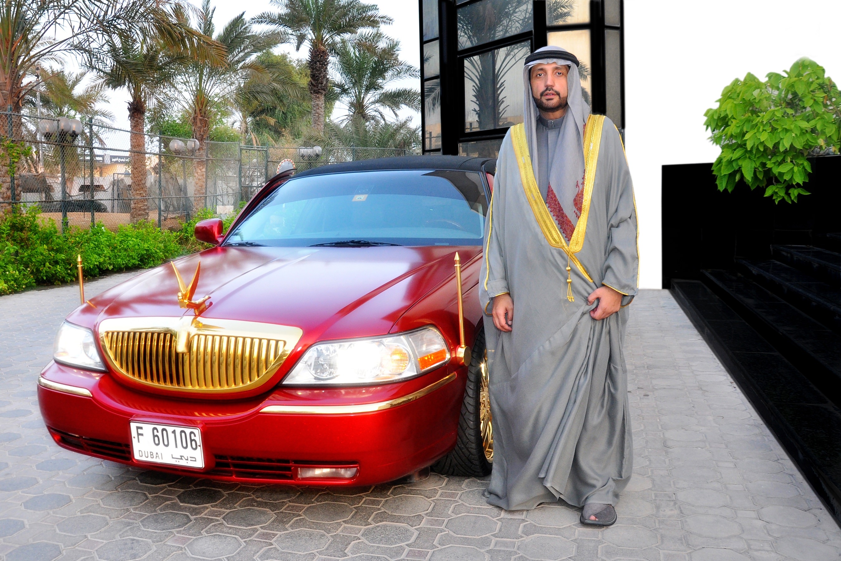 Купить в дубае с доставкой. Майбах шейха ОАЭ. 2003 Lincoln Town car Cartier l. Золотой Мерседес арабского шейха. Машина короля Саудовской Аравии.