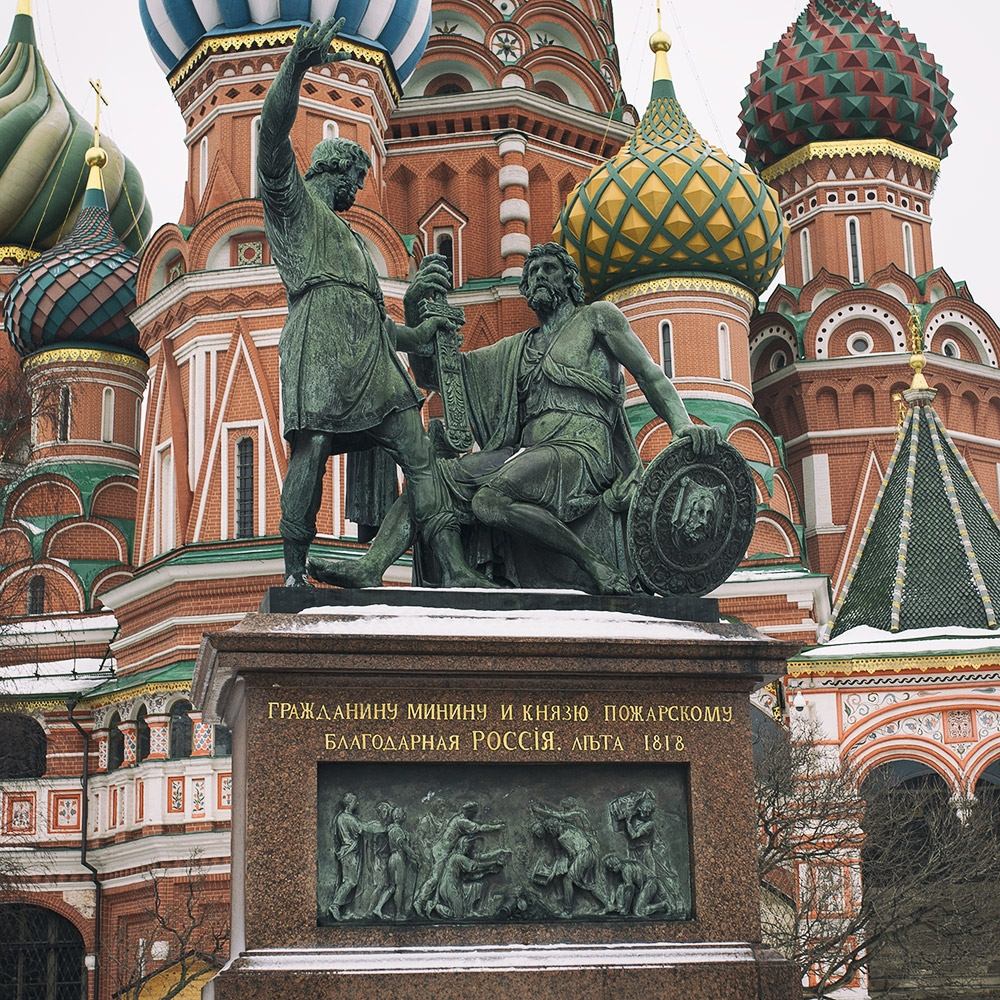 Памятник Минину и Пожарскому в Москве. Минин и Пожарский памятник в Москве. Дмитрий Пожарский и Кузьма Минин памятник на красной площади. Памятник гражданину Минину и князю Пожарскому благодарная Россия.