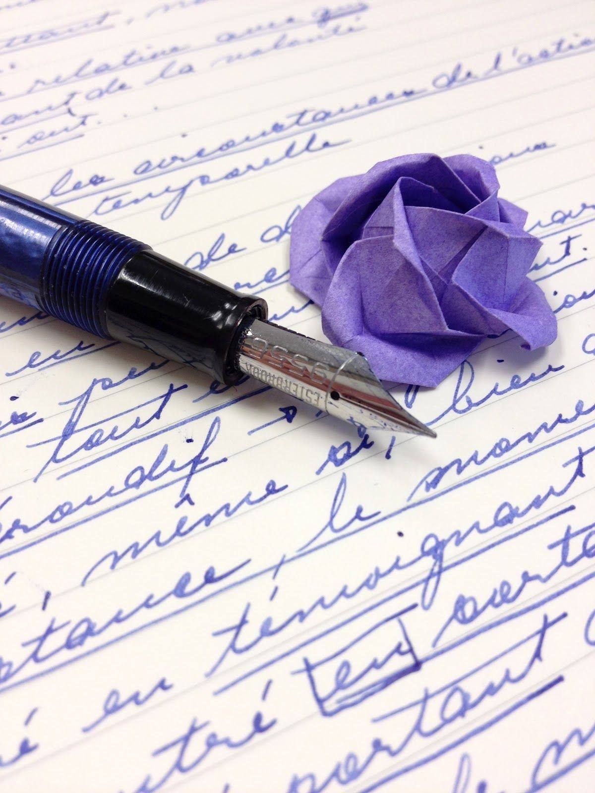 Чтобы писать красивые стихи. Письмо чернилами перьевой ручкой. Перо для Писания чернилами. Перьевая ручка и бумага. Красивая перьевая ручка.