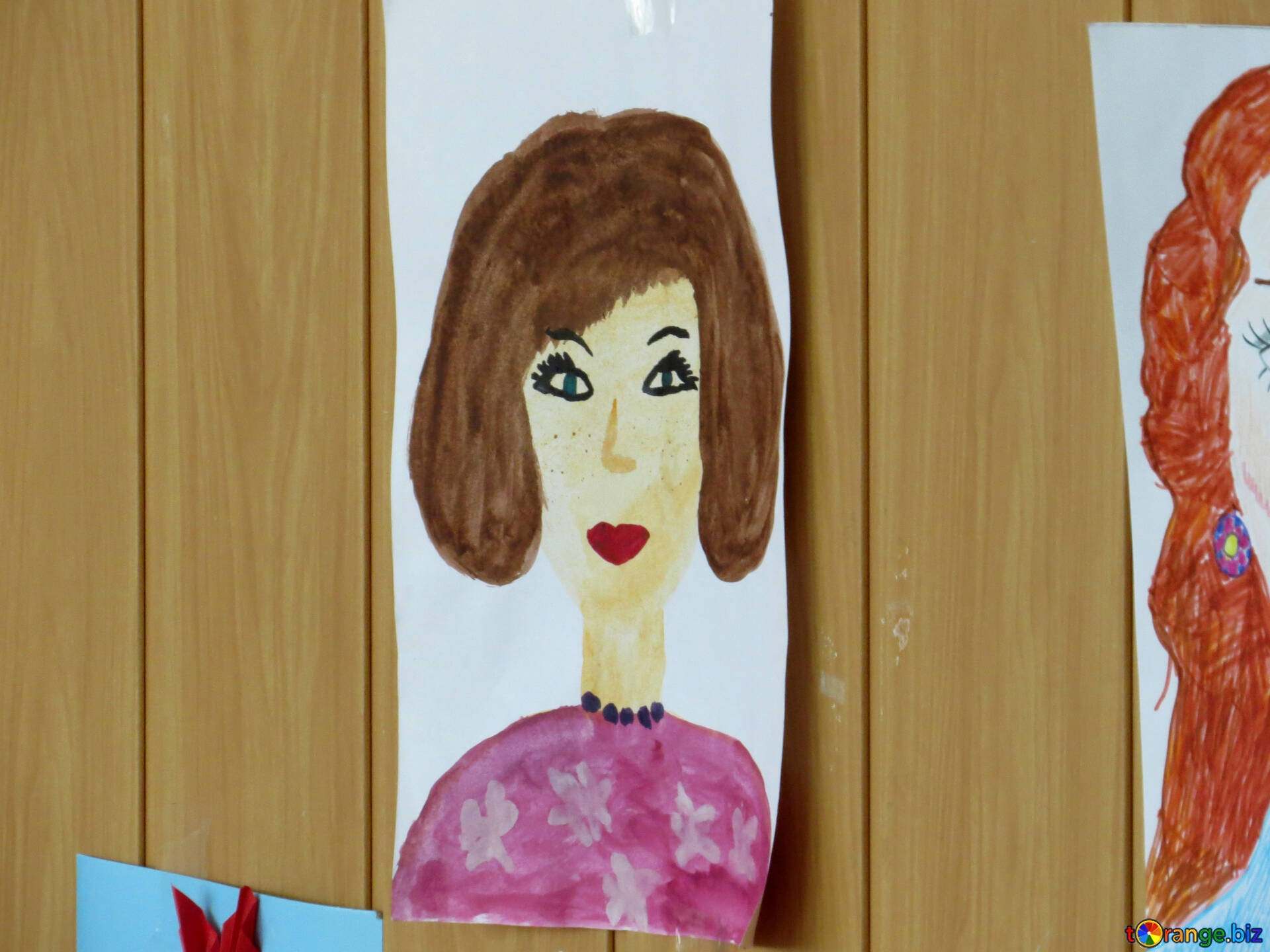 Игра портрет мамы. Портрет мамы. Поэтапное рисование портрета мамы. Рисунок для мамы. Портрет мамочки в детском саду.