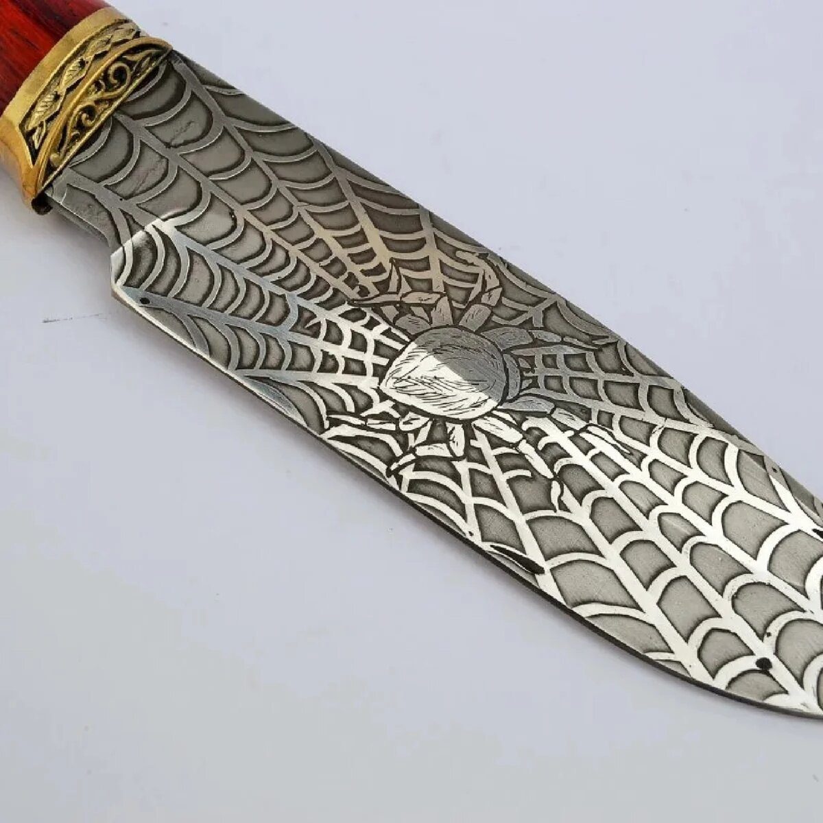 Рисунок на лезвие ножа