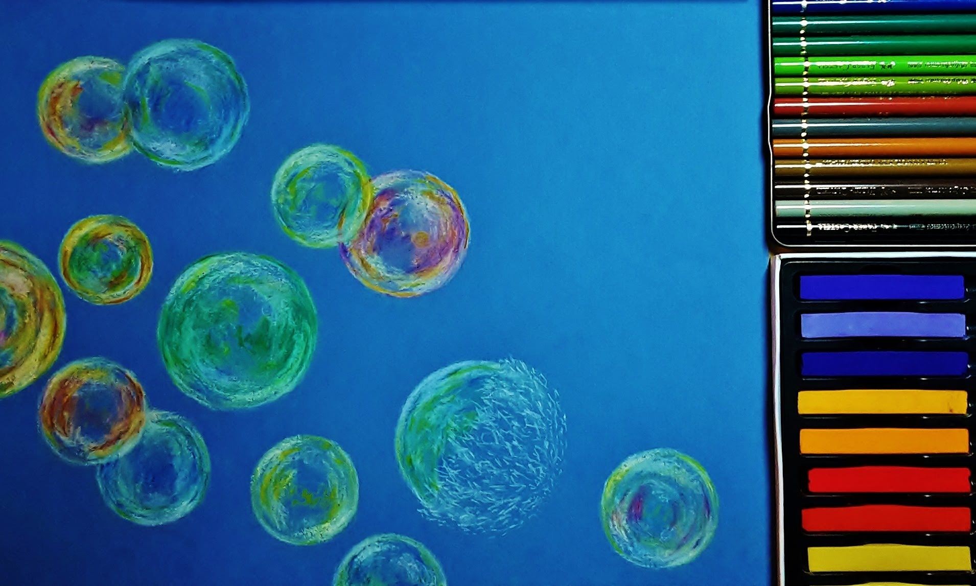 Движение пятен. Граттаж мыльные пузыри. Мыльные пузыри. Рисование мыльными пузырями. Мыльные пузыри цветными карандашами.
