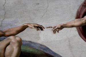 Микеланджело картина руки