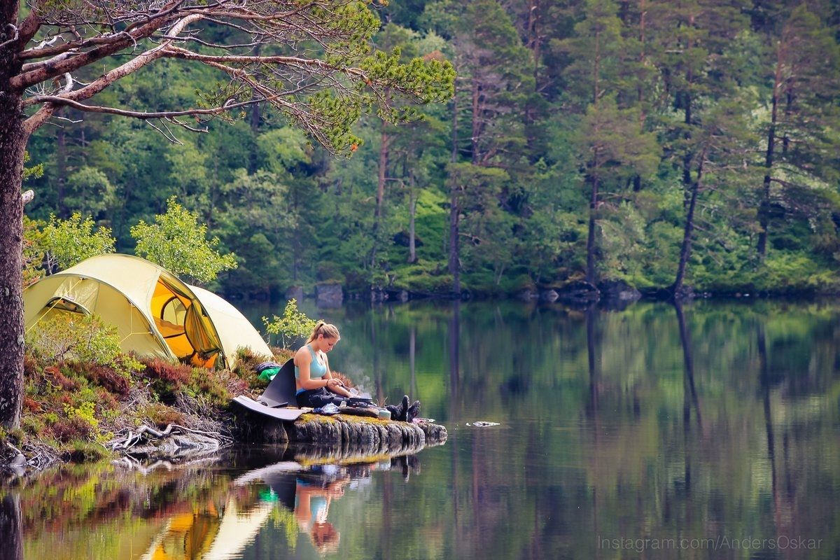 Лесу рыбак. Палатка best Camp Conway. Кемпинг Истра Ривер. Палатка на берегу озера. Палатка на природе.