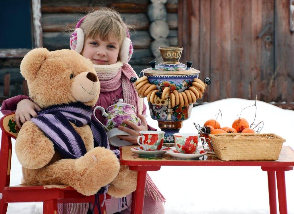 Чаепитие в семье. Чаепитие за столом. Семейное чаепитие. Чаепитие с самоваром. Чаепитие для детей.