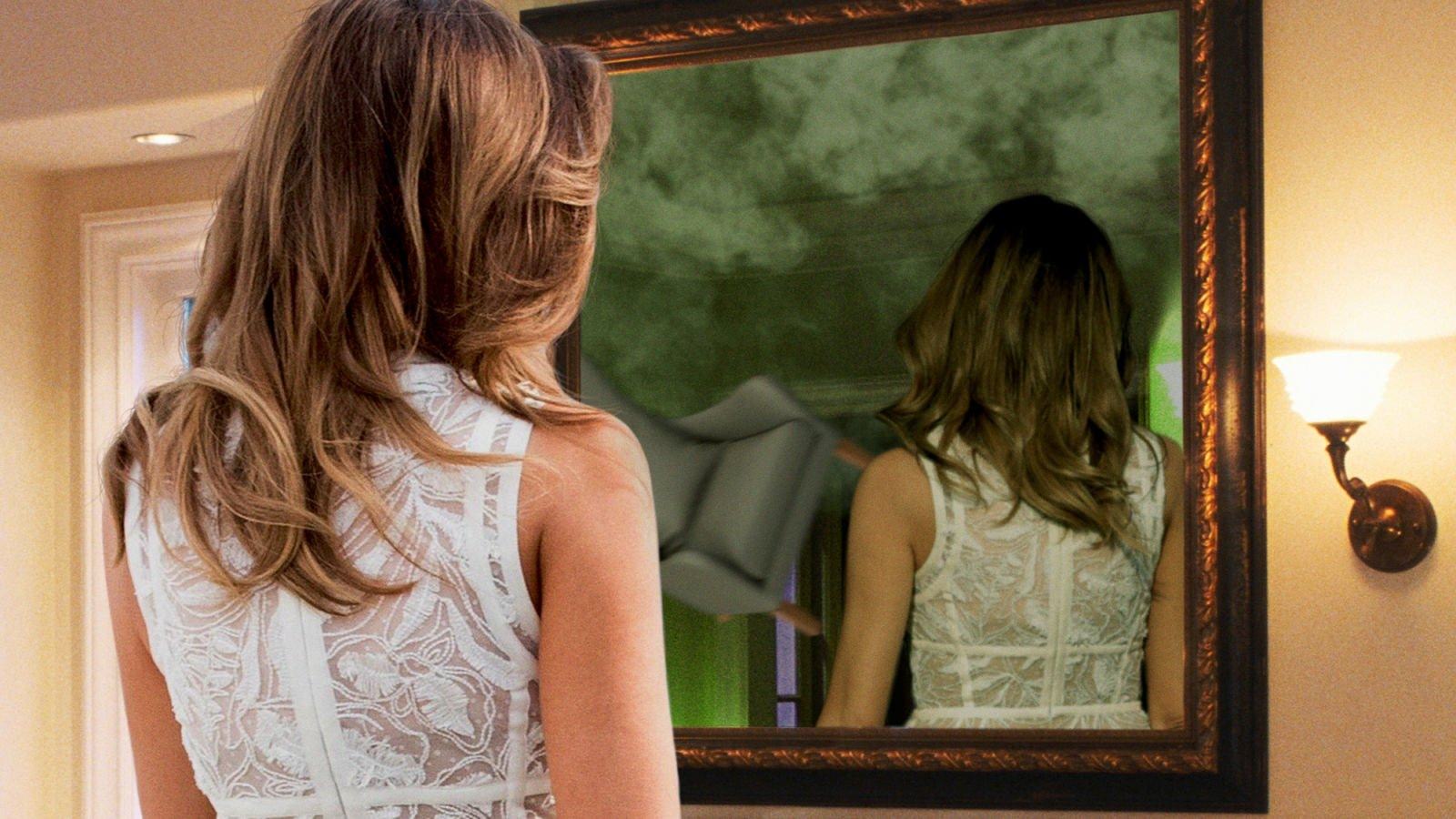 Смотрю зеркало глаза. Отражение в зеркале. Девушка в зеркале. Отражение человека в зеркале. Другое отражение в зеркале.