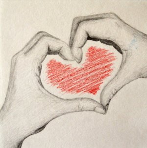 Рисунок руки сердечком