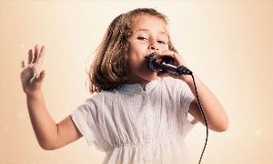 Картинки поющие дети в микрофон